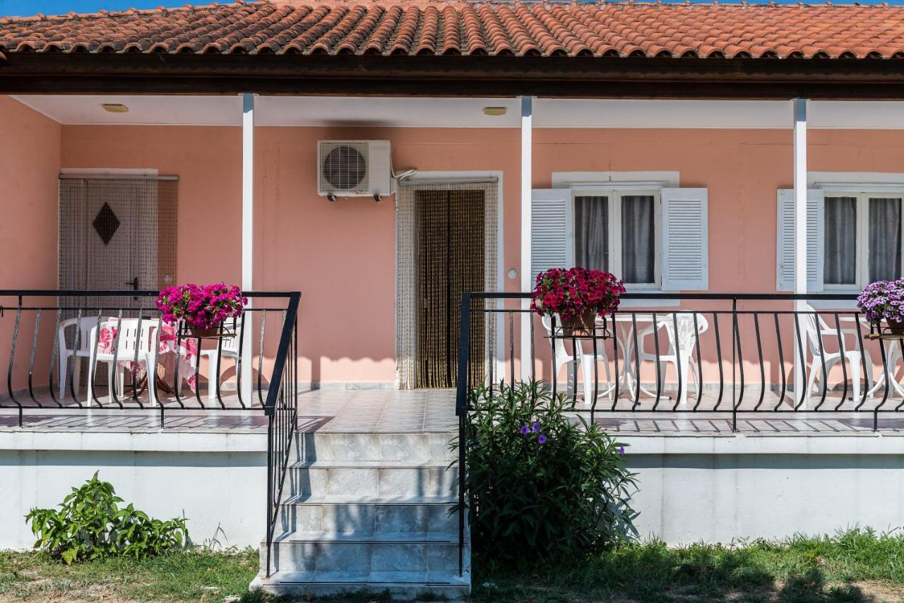 Roussa'S Apartments Laganas Exteriér fotografie